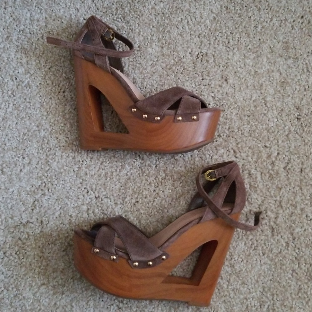 Jessica Simpson 5.5 (fits a size 6)